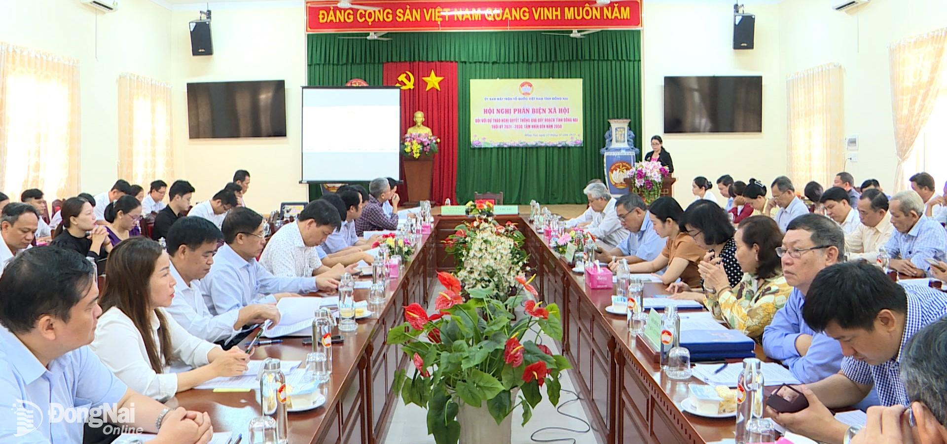 Đại diện Ủy ban MTTQ Việt Nam tỉnh phát biểu ý kiến tại hội nghị.