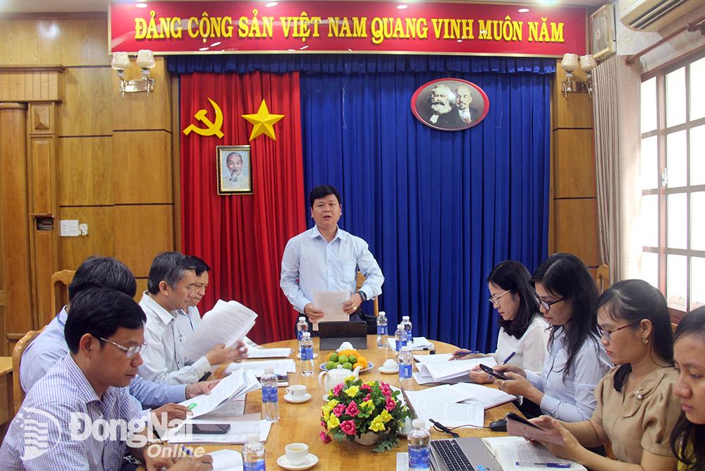 Phó chủ tịch Ủy ban MTTQ Việt Nam tỉnh Vũ Đình Trung phát biểu tại buổi làm việc với Ban vận động 264 TP.Biên Hòa. (Ảnh: Hoàng Hải)