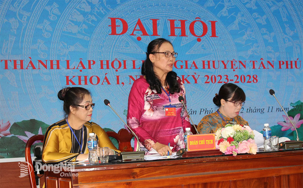 Chủ tịch Hội Luật gia H.Tân Phú Mai Thị Ngọc Sương điều hành đại hội