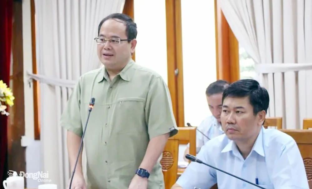 Phó bí thư Tỉnh ủy, Trưởng đoàn Đại biểu Quốc hội tỉnh Quản Minh Cường phát biểu tại buổi làm việc