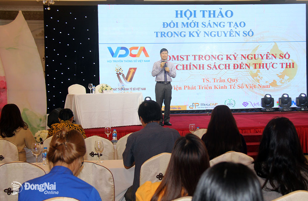 TS Trần Quý trình bày tại phiên hội thảo về đổi mới sáng tạo trong kỷ nguyên số tại Đồng Nai vào tháng 10-2023. Ảnh: H.Hà