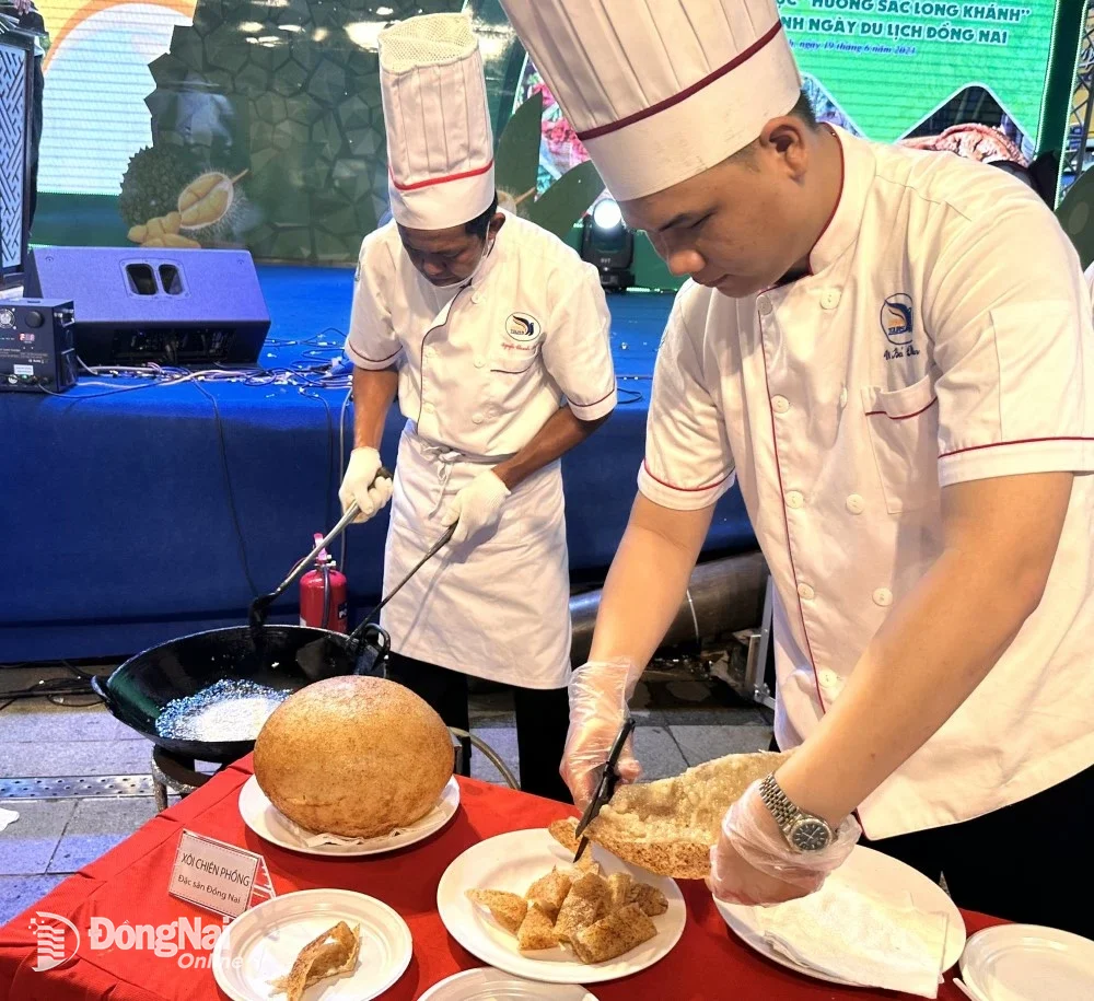 Xôi chiên phồng-món ăn luôn có mặt trong các lễ hội, sự kiện về ẩm thực của Đồng Nai