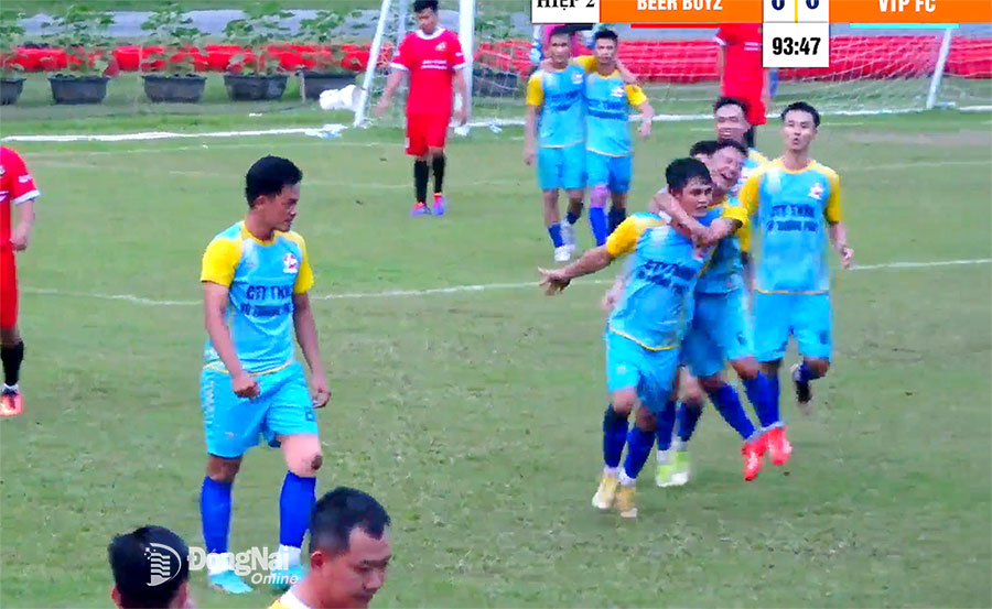 Cầu thủ VTP Biên Hòa FC ăn mừng ghi bàn vào lưới BeerBoyz