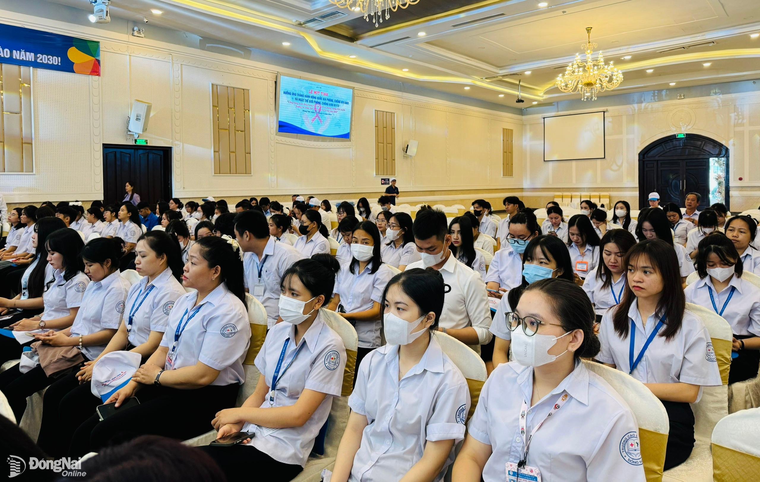 Mít tinh hưởng ứng Tháng Hành động quốc gia phòng, chống HIV/AIDS