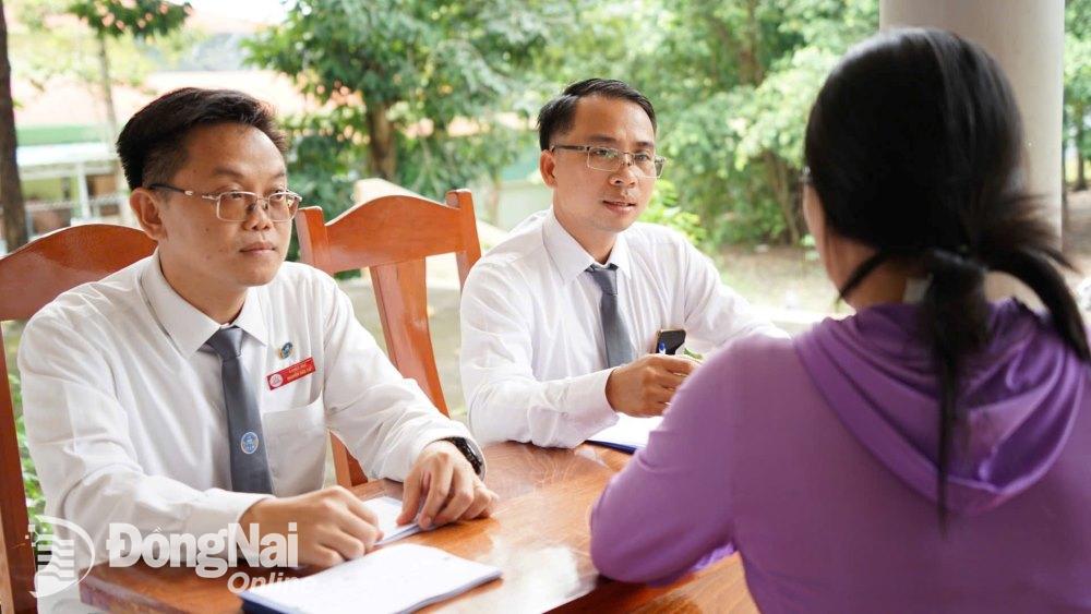 Đoàn Luật sư tỉnh tuyên truyền pháp luật cho người dân và học sinh ở Tân Phú