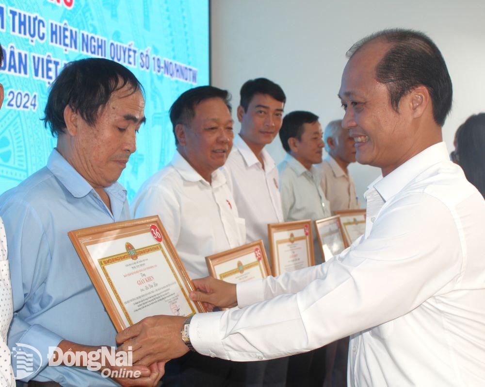 Nông dân tạo nhiều dấu ấn trong 10 năm thực hiện Nghị quyết về đổi mới công tác tuyên truyền, vận động nông dân trong tình hình mới