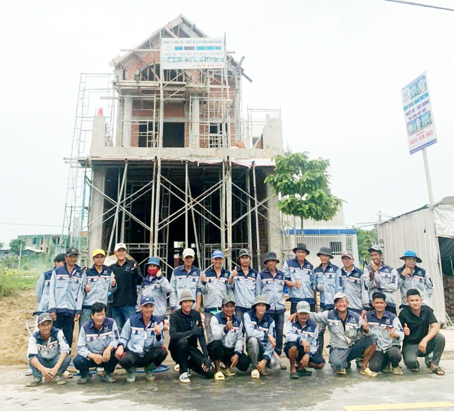 Minh House Construction có đội ngũ kỹ sư thiết kế, xây dựng và đội ngũ công nhân lành nghề thi công các công trình xây dựng dân dụng