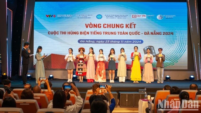 9 thí sinh xuất sắc nhất của Cuộc thi hùng biện tiếng Trung toàn quốc-Đà Nẵng 2024.