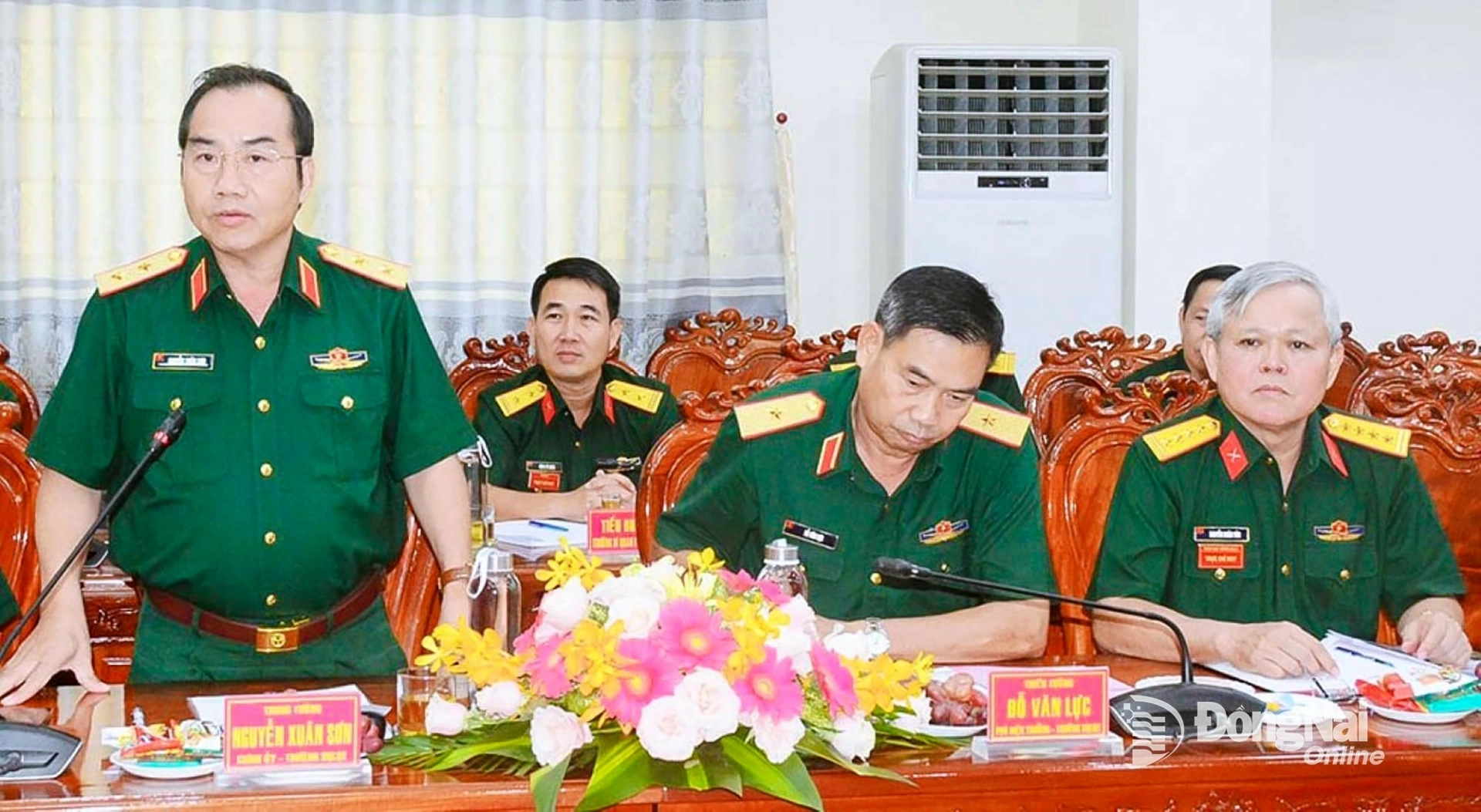 Lieutenant General Nguyen Xuan Son, Secretary of the Party Committee and Political Commissar of the Army Officer Training College 2, reports on the Party and political work within the college. Photo: Courtesy of the unit