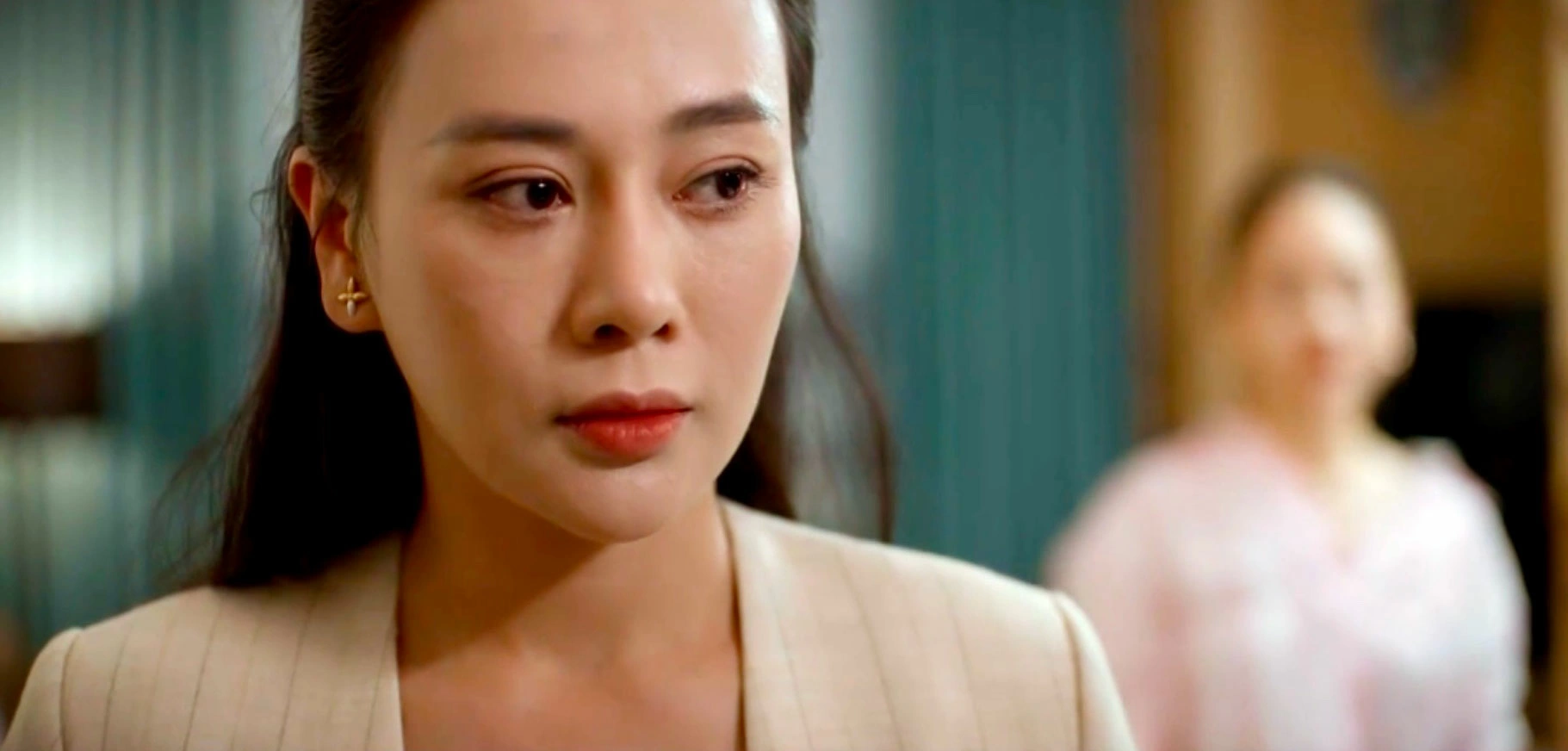 Phương Oanh với phân cảnh diễn xuất được khen ngợi trong Gió ngang khoảng trời xanh.