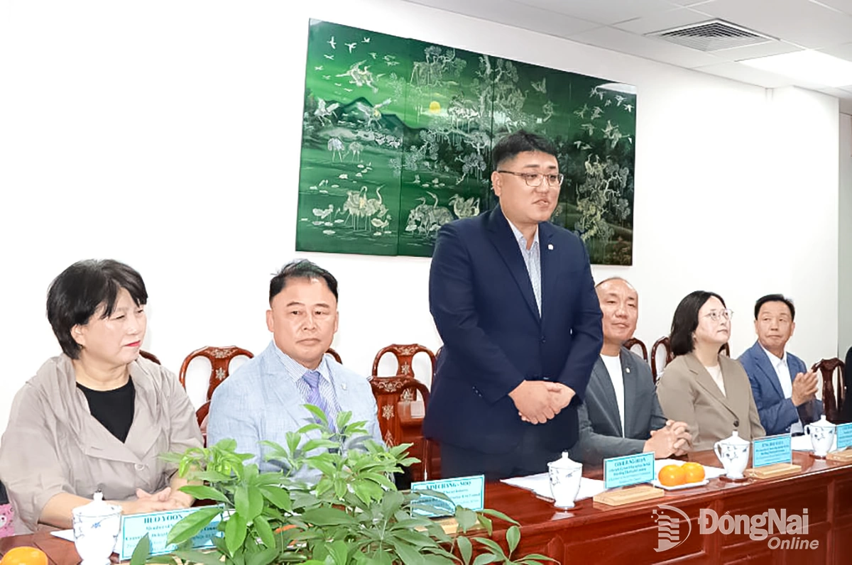 Chairman Choi Jung-heon of the Social Industry Committee, Gimhae City Council, speaks at the meeting on the morning of November 6. Photo: Ngoc Lien