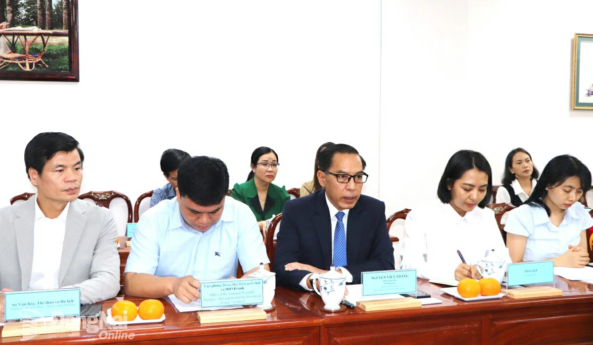 Deputy Director of DoFA Nguyen Viet Thang (center) chairs the meeting. Photo: Ngoc Lien