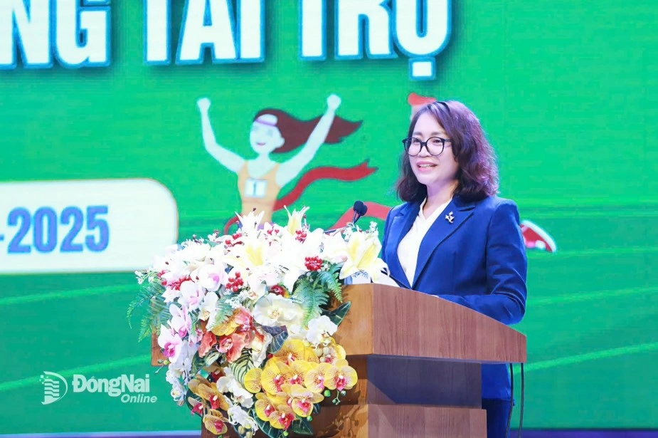 Provincial Party Committee member, Editor-in-Chief of DNNRT Nguyen Thi Minh Nham announces 3 sports tournaments. Photo: Huy Anh