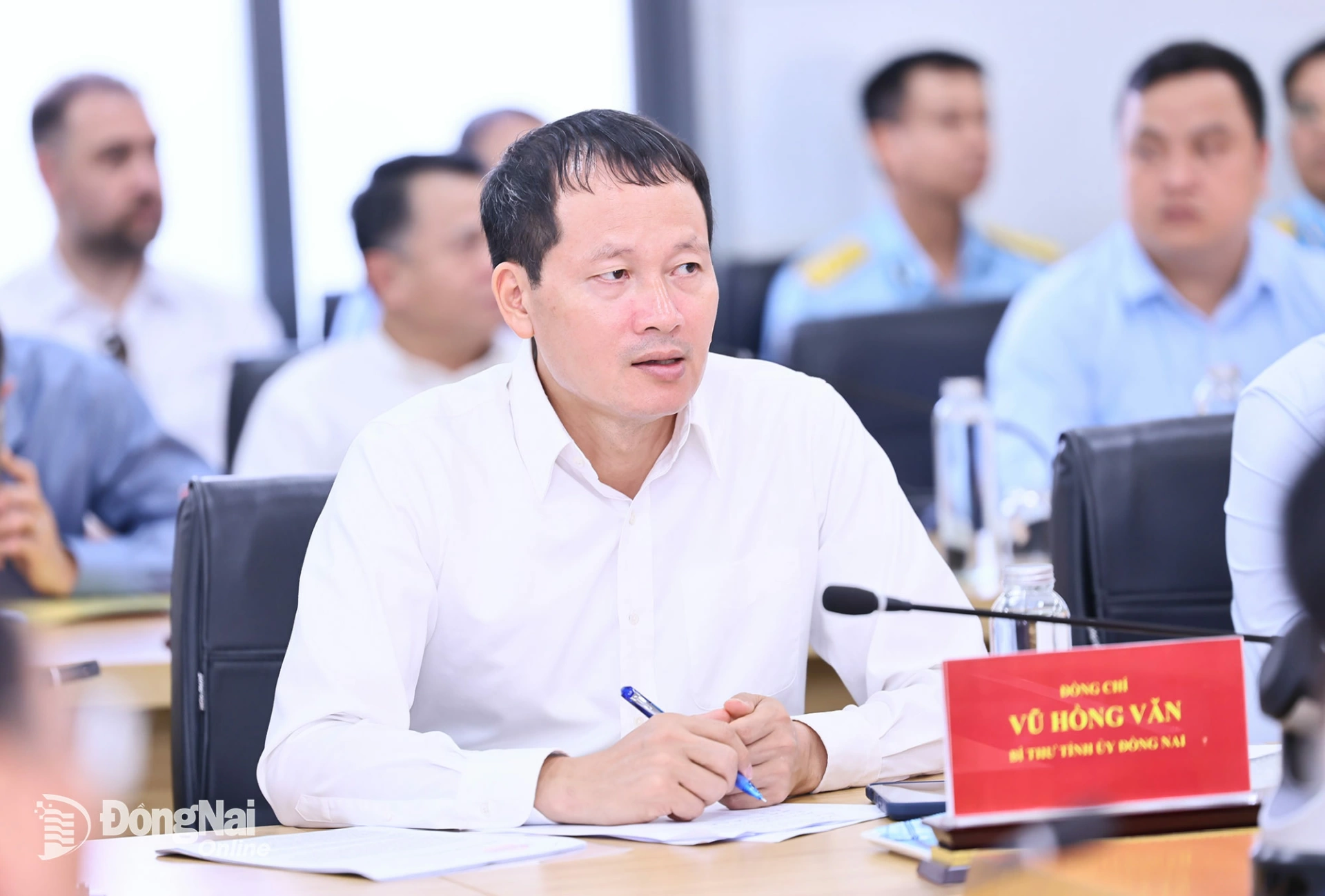 Comrade Vu Hong Van, Secretary of the Dong Nai Party Committee and Head of the Provincial National Assembly delegation, attends the working session. Photo: Cong Nghia