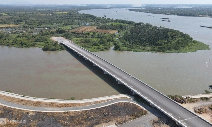 Huong Lo 2, a road project linking Ho Chi Minh City and Dong Nai Province, is under construction. Photo by VnExpress/Phuoc Tuan
