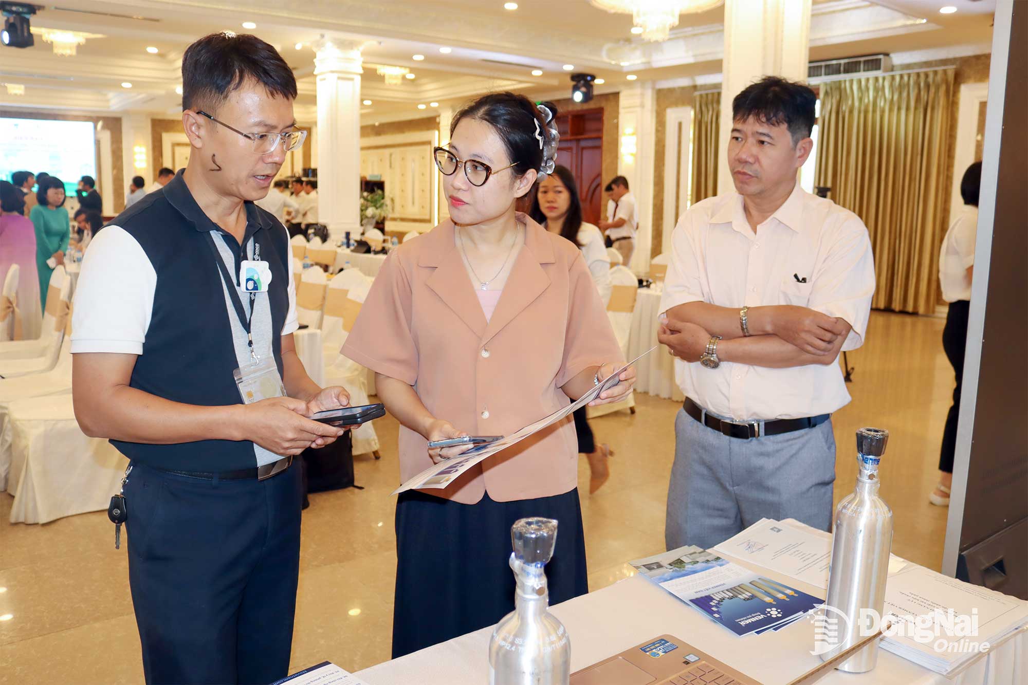 Japanese businesses introduce their products and services at the forum. Photo: Hoang Loc

