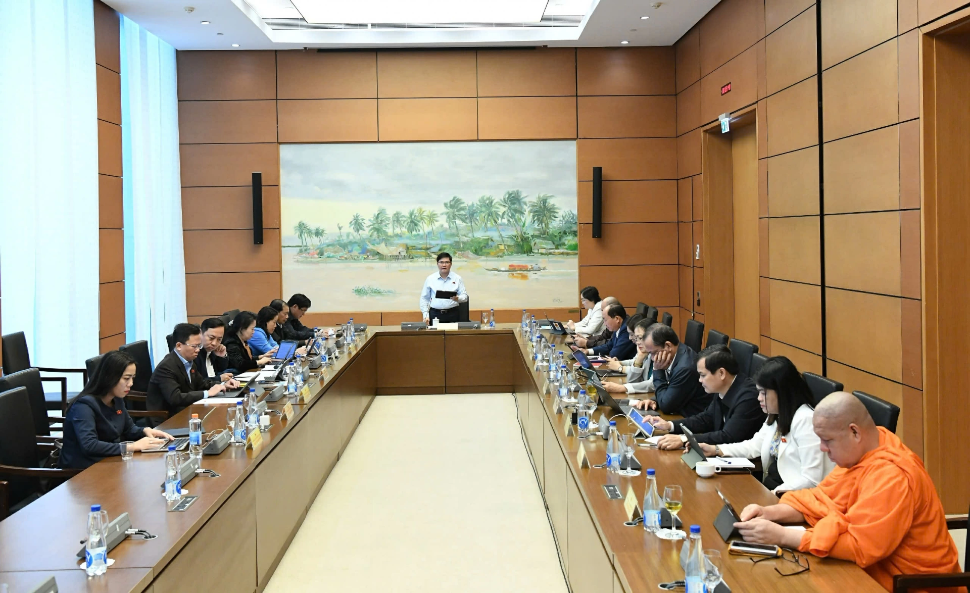 Trưởng Đoàn ĐBQH Thành phố Cần Thơ Nguyễn Tuấn Anh đề nghị quy định chặt chẽ cơ chế quản lý đất hiếm