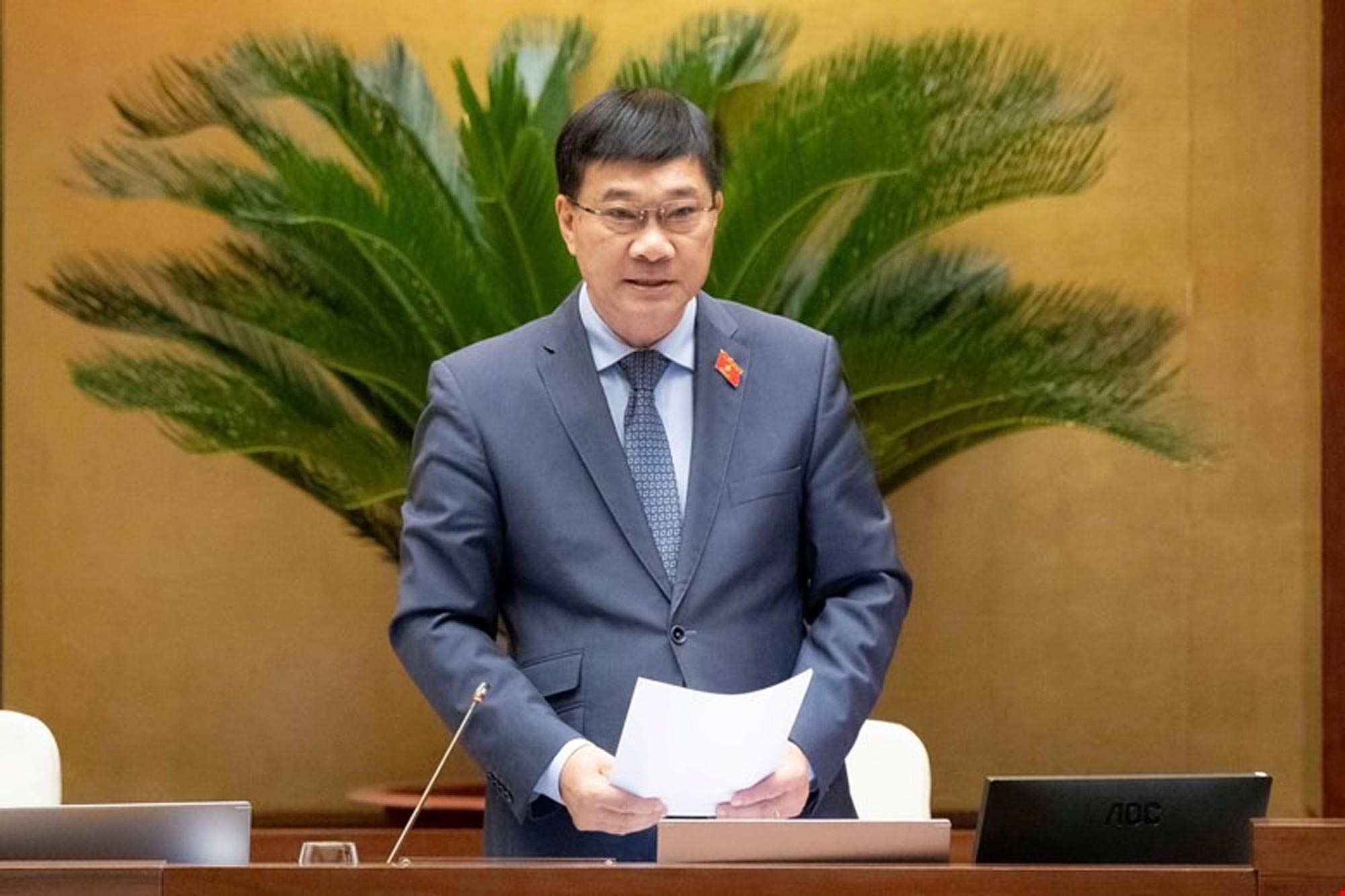 Phó Chủ tịch Quốc hội Vũ Hồng Thanh điều hành phiên thảo luận