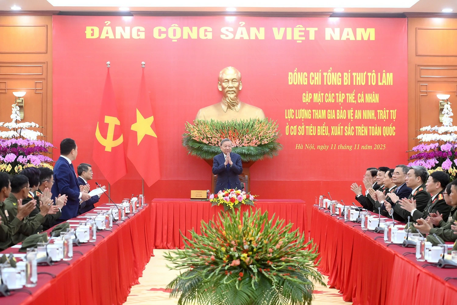 Quang cảnh buổi gặp mặt. (Ảnh: ĐĂNG KHOA)