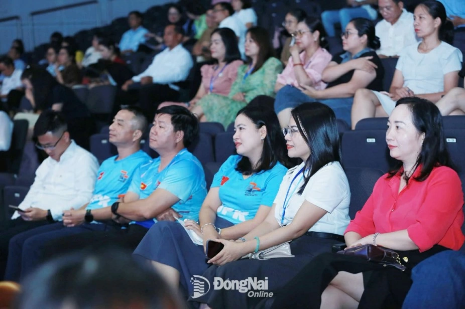 Delegates attend the ceremony. Photo: Huy Anh