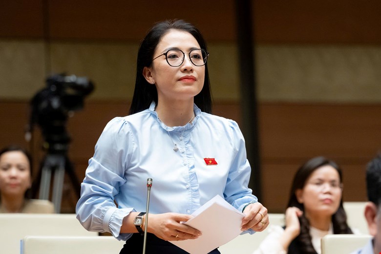 Đại biểu Trần Khánh Thu (Đoàn ĐBQH tỉnh Hưng Yên) phát biểu