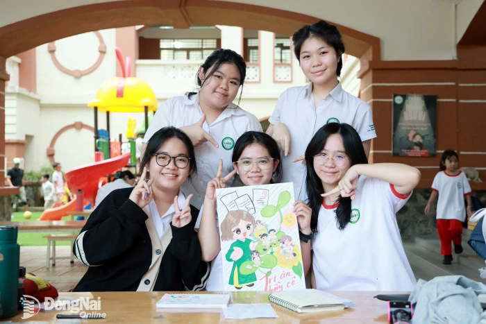 Ngày nhà giáo không hoa, không quà vẫn ấm áp