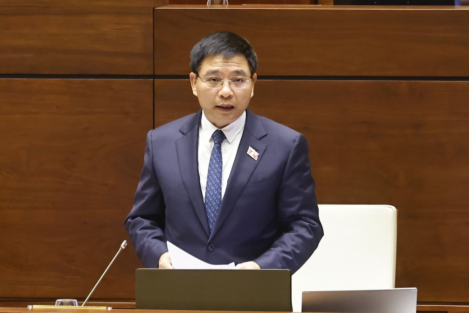 Bộ trưởng Bộ Tài chính Nguyễn Văn Thắng giải trình, làm rõ một số vấn đề đại biểu Quốc hội nêu. Ảnh: Doãn Tấn/TTXVN
