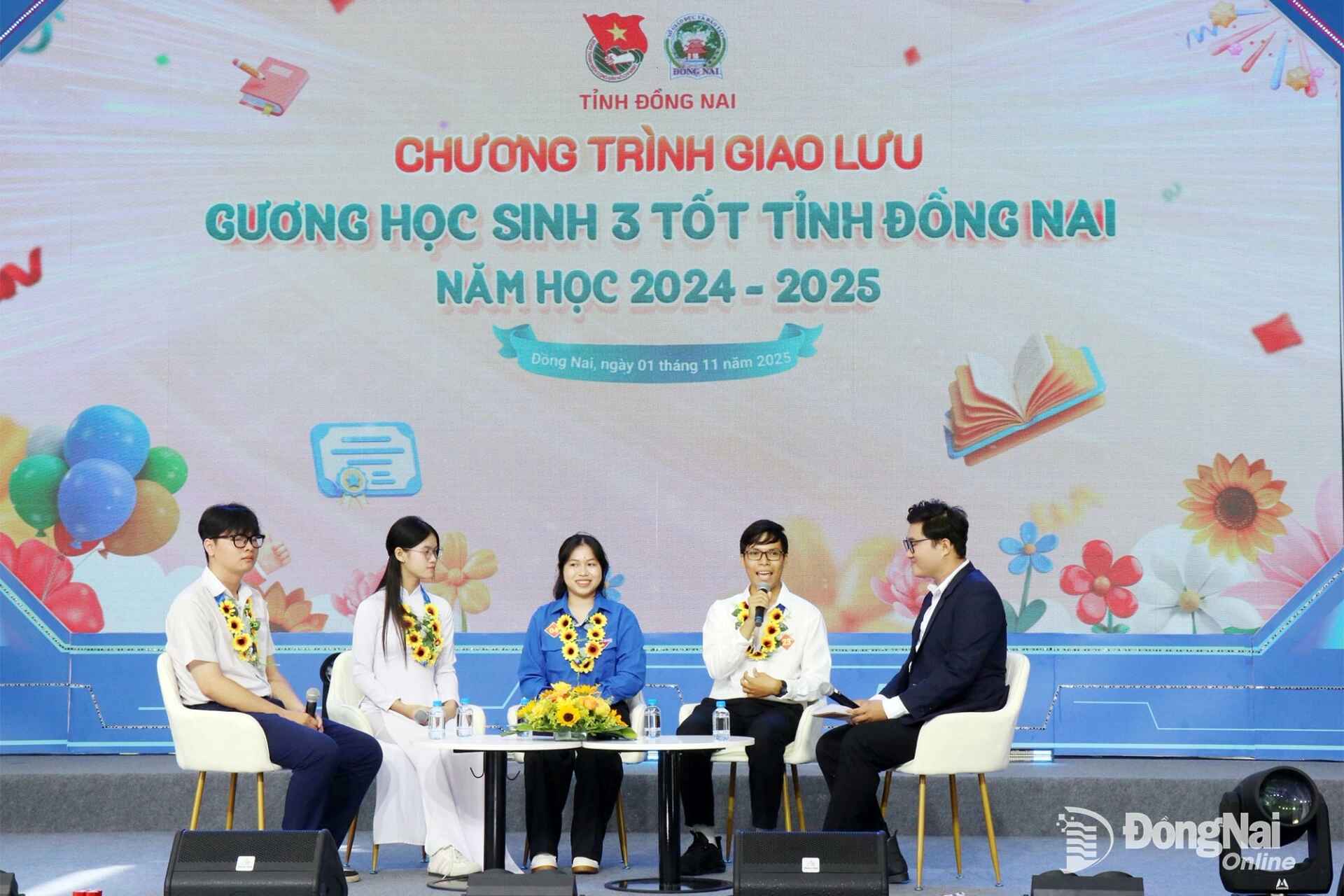 Exchange session with exemplary students honored with the “Three-Good Student” title in Dong Nai province for the 2024-2025 academic year. Photo: Viet Bang