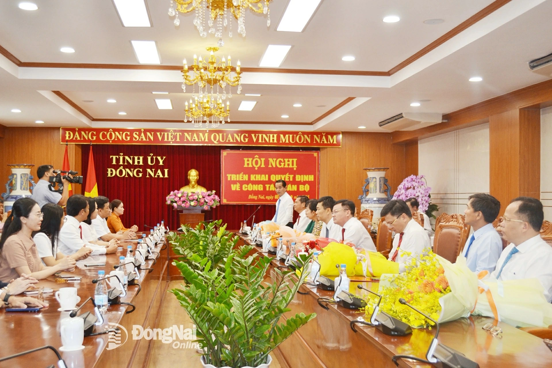 Đồng chí Thái Bảo, Phó Bí thư Tỉnh ủy, Trưởng ban Tổ chức Tỉnh ủy, Bí thư Đảng ủy các cơ quan Đảng tỉnh Đồng Nai phát biểu tại Hội nghị Triển khai quyết định về công tác cán bộ, ngày 3-9-2025. Ảnh: Phương Hằng