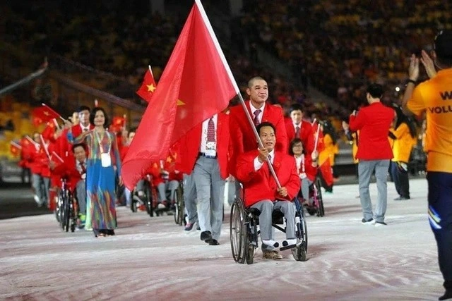 Powerlifter Le Van Cong continues to participate in 2025 ASEAN Para Games (Photo: Internet)