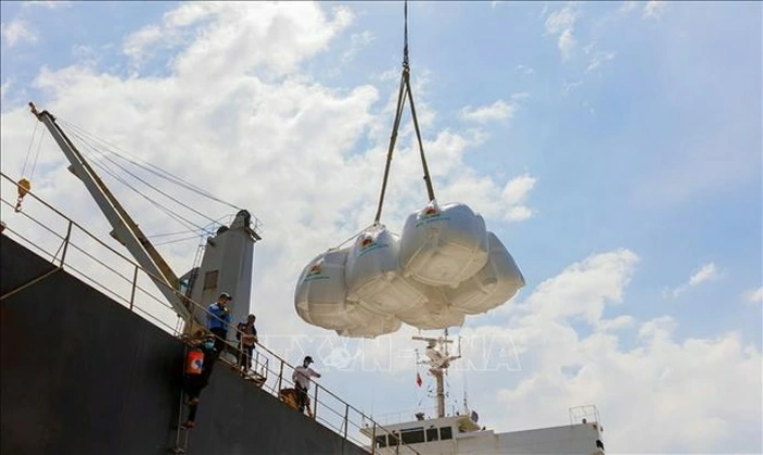 Viet Nam becomes first nation signing MoU on rice trade with Singapore