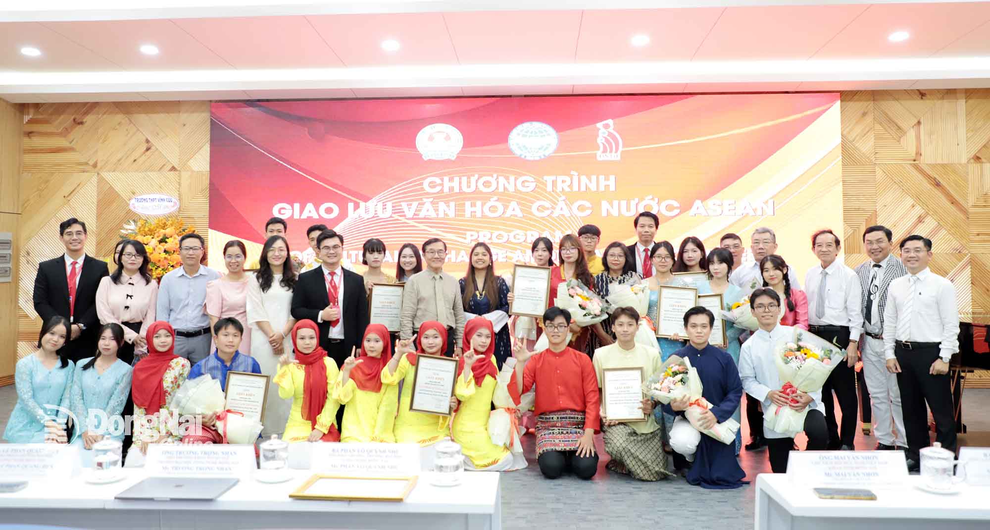 Delegates take a photo at the exchange program. Photo: My Ny