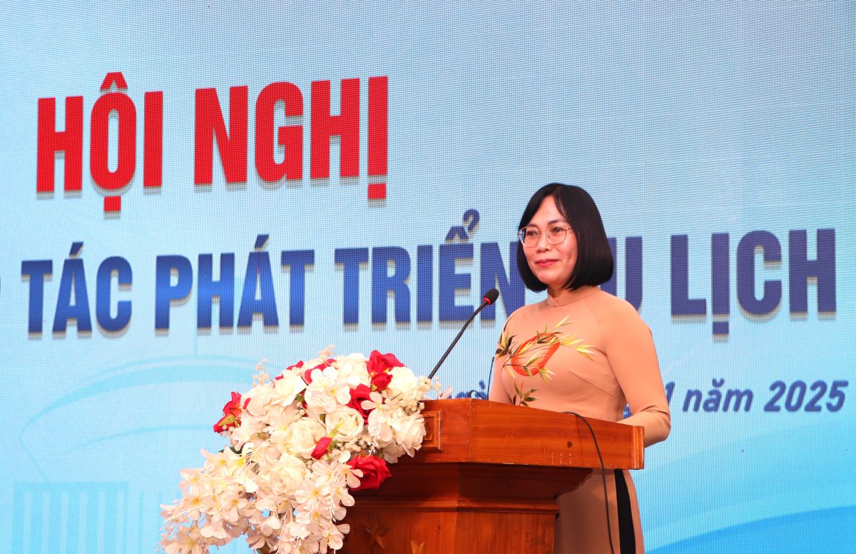 Tỉnh ủy viên, Phó Chủ tịch UBND tỉnh Đồng Nai Nguyễn Thị Hoàng phát biểu chỉ đạo tại hội nghị. Ảnh: Ngọc Liên