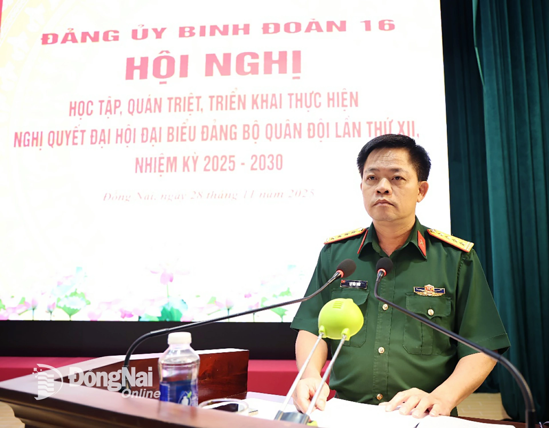 Đại tá Lại Văn Tuấn, Ủy viên Ban Thường vụ, Chủ nhiệm Chính trị Binh đoàn 16 Quán triệt nghị quyết Đại hội Đại biểu Đảng bộ Binh đoàn 16 lần thứ VI, nhiệm kỳ 2025 - 2030; Định hướng tư tưởng, hướng dẫn hành động, tuyên truyền. Ảnh: Anh Đức