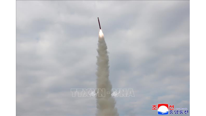 Một vụ phóng thử tên lửa của Triều Tiên ngày 28-10-2025. Ảnh: Yonhap/TTXVN