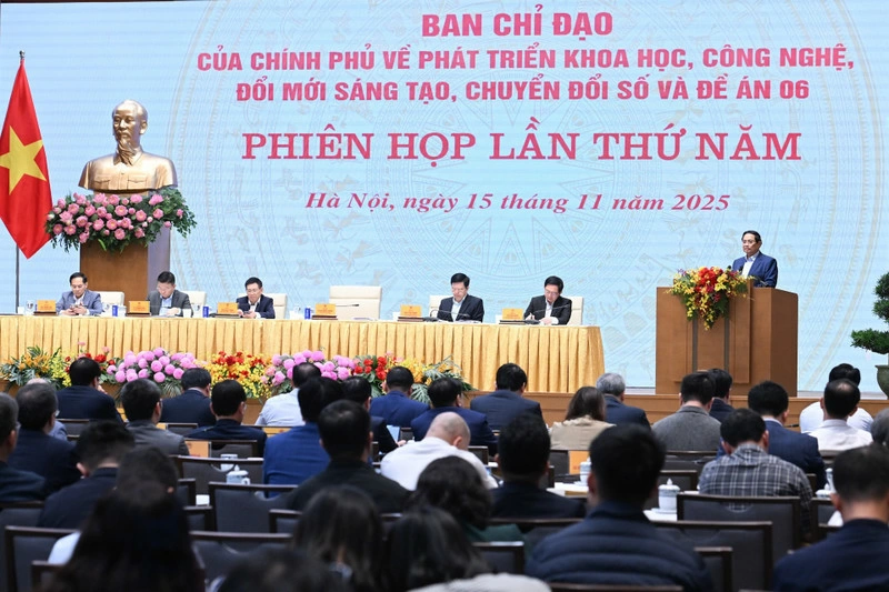 The fifth meeting of the Government’s Steering Committee on Science, Technology, Innovation, Digital Transformation, and Project 06 held on November 15. (Photo: nhandan.vn)