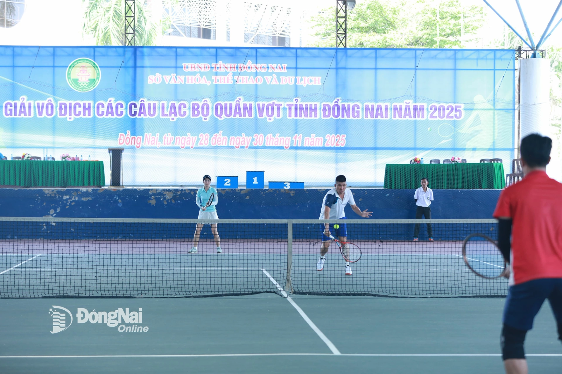 Đôi Phạm Hoài Nam - Trần Thị Tuyết Anh (Câu lạc bộ Olympic) vô địch đôi nam nữ 1250. Ảnh: Huy Anh