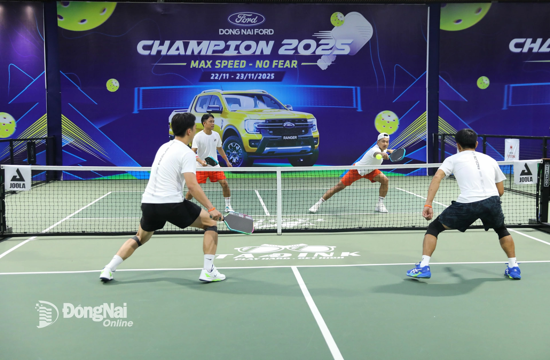 Các vận động viên thi đấu nội dung đôi 5.3. Ảnh: Huy Anh