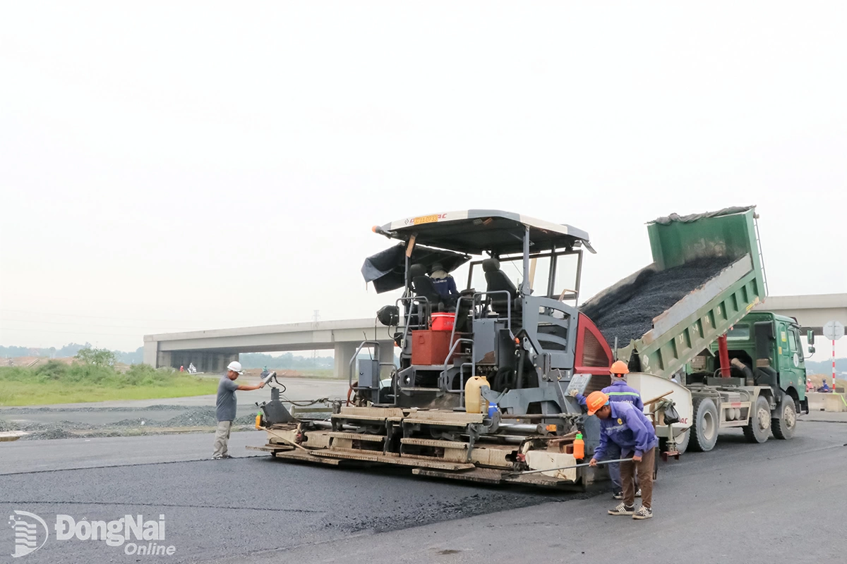 Construction of package No. 29, Component Project 3, Ring Road 3 - Ho Chi Minh City Project, section through Dong Nai province. Photo: Pham Tung


