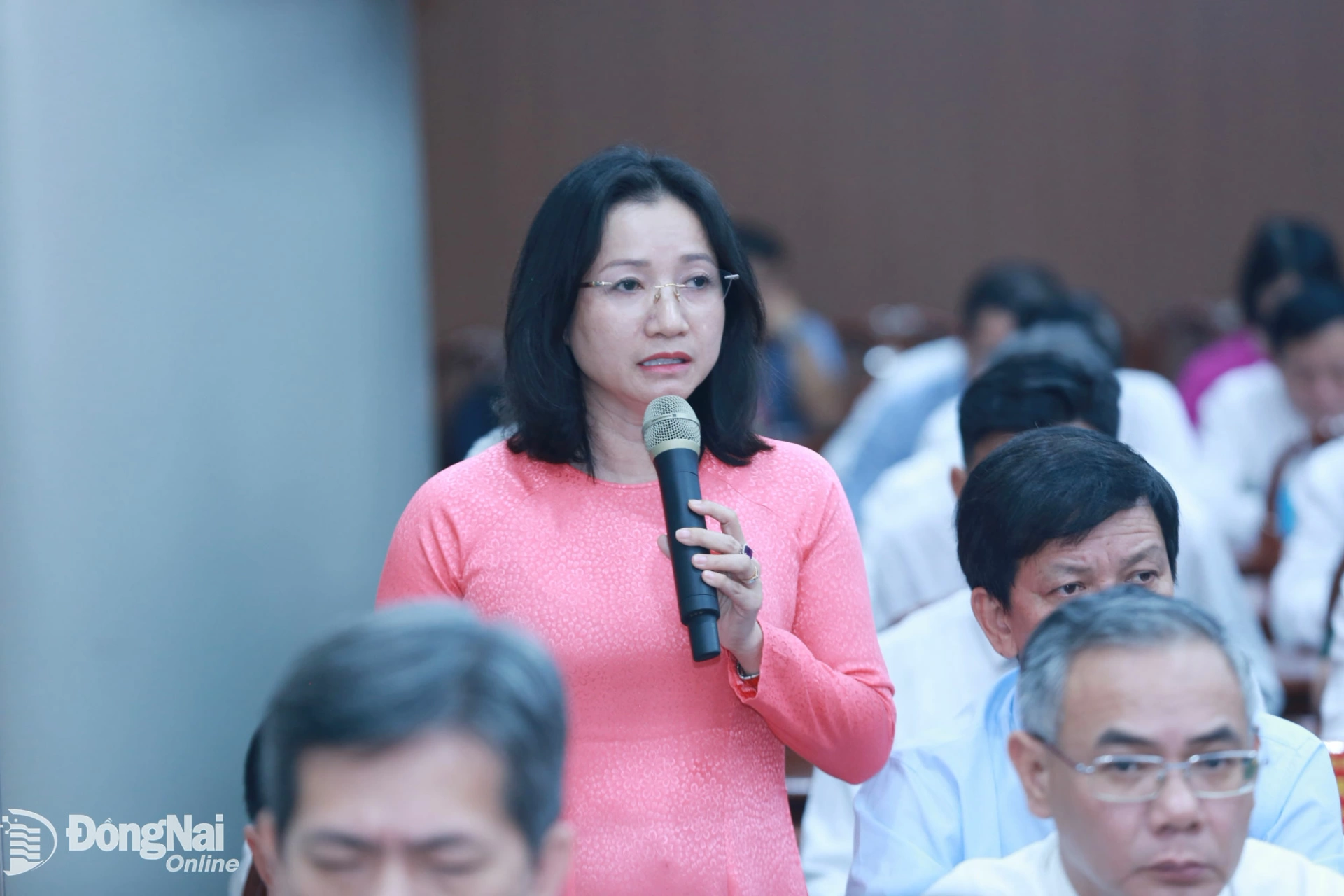 Các đại biểu thảo luận tại kỳ họp. Ảnh: Huy Anh
