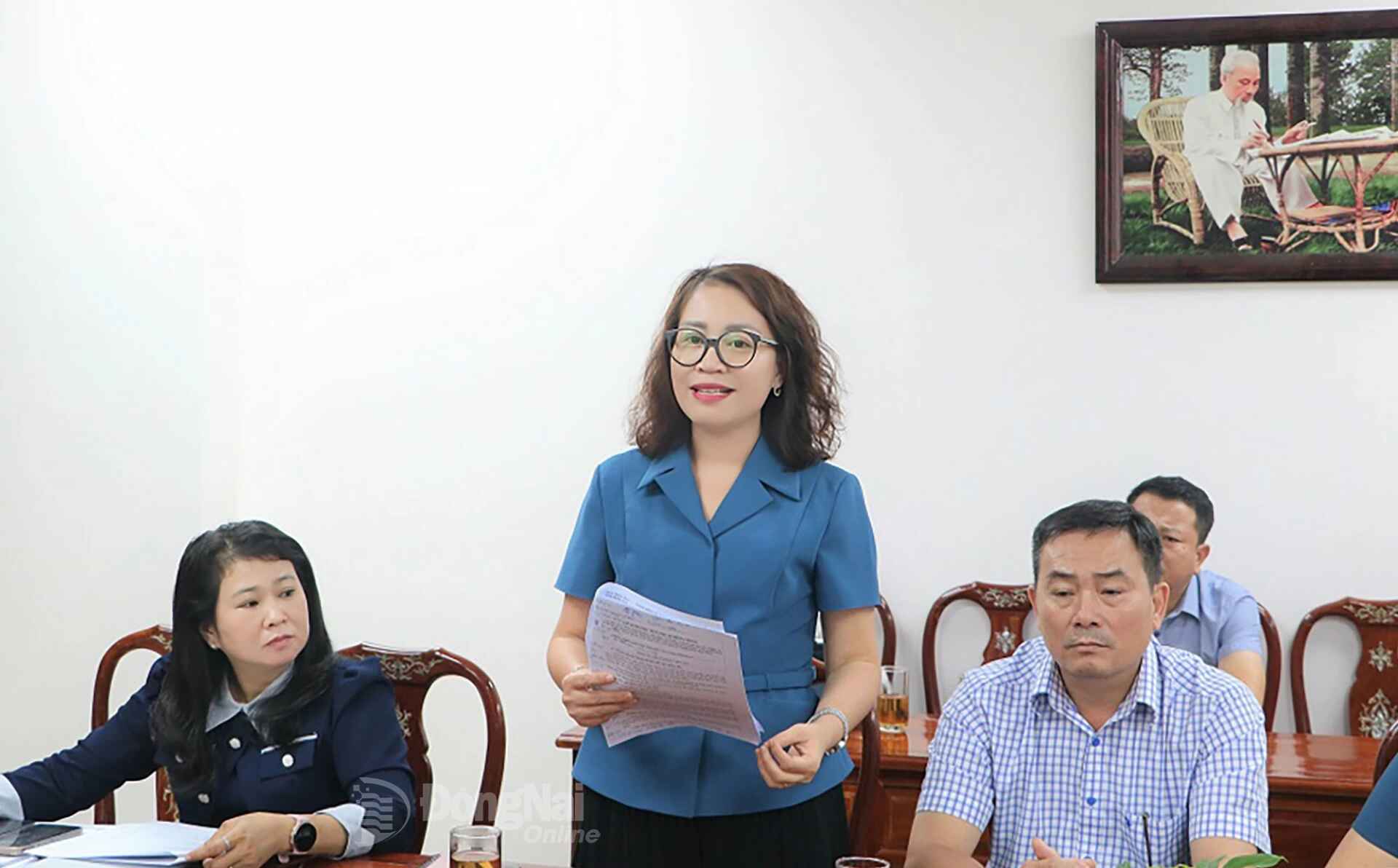 Provincial Party Committee member and Editor-in-Chief of DNNRTV Nguyen Thi Minh Nham speaks at the working session. Photo: Pham Tung