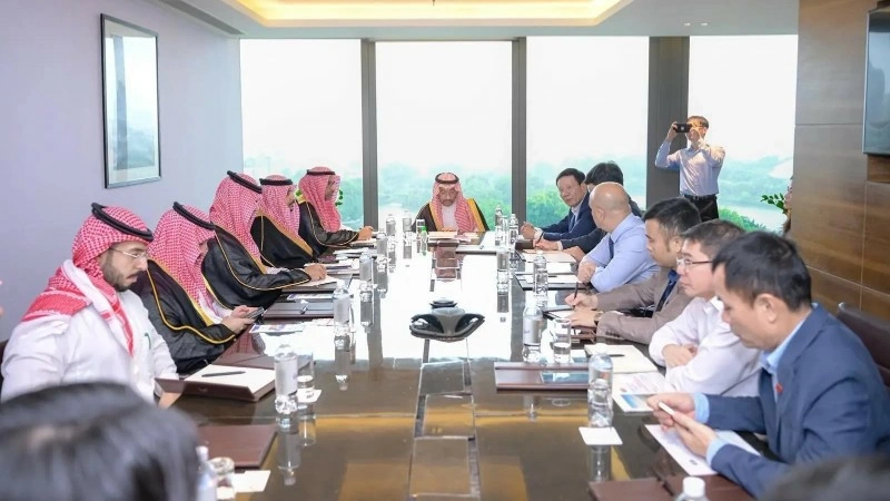 Bộ trưởng Công nghiệp và Khoáng sản Saudi Arabia Bandar Bin Ibrahim AlKhorayef thăm, làm việc tại Việt Nam. (Ảnh SPA)