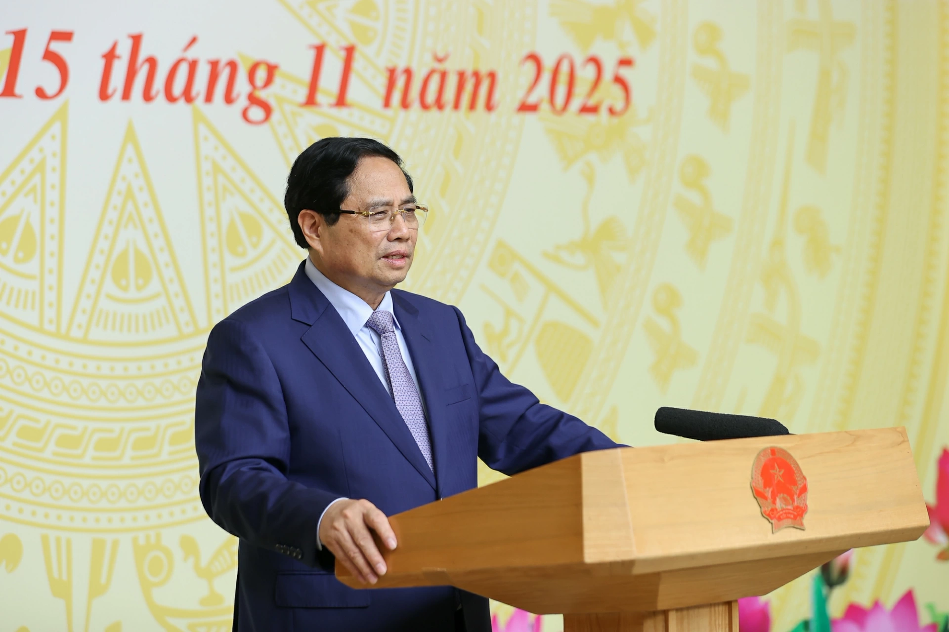 Thủ tướng nêu rõ, hơn lúc nào hết, chúng ta cần tập trung ưu tiên mọi nguồn lực, tạo ra mọi cơ chế, chính sách, để đột phá phát triển giáo dục đào tạo thực sự là nền tảng quan trọng nhất cho phát triển đất nước - Ảnh: VGP/Nhật Bắc