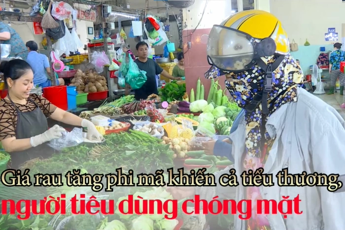 Giá rau tăng phi mã khiến cả tiểu thương, người tiêu dùng chóng mặt