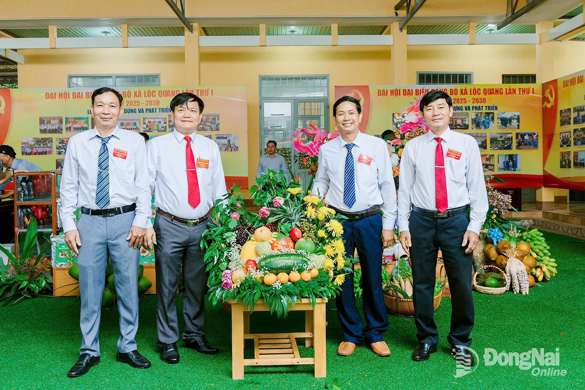 Các sản phẩm được trưng bày tại đại hội. Ảnh: Văn Chung