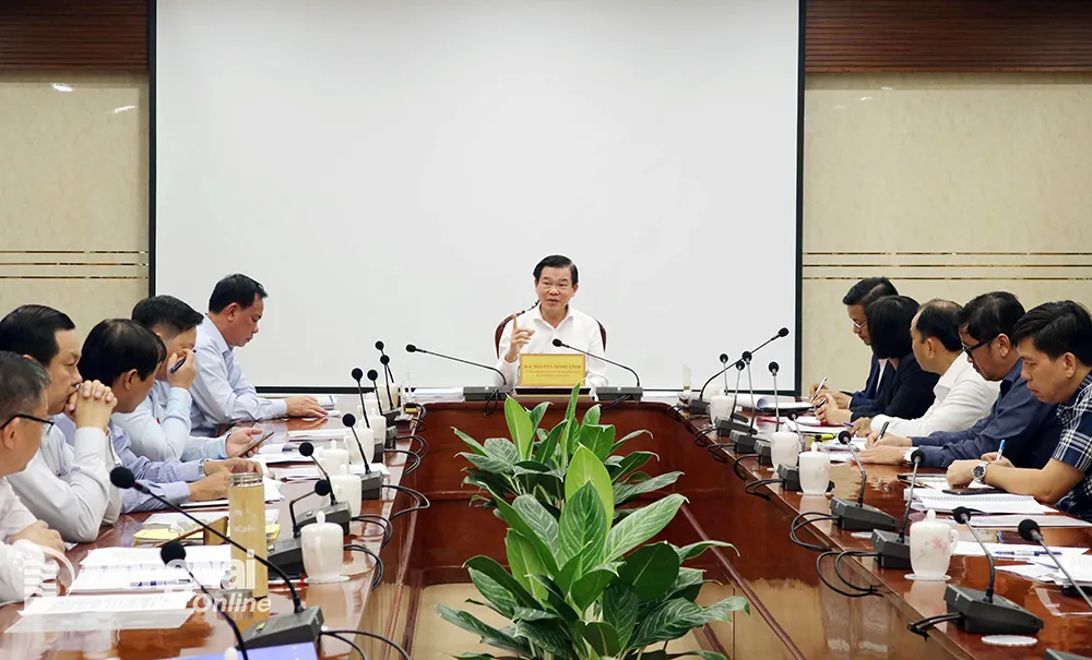 Ủy viên Trung ương Đảng, Bí thư Tỉnh ủy Nguyễn Hồng Lĩnh chủ trì buổi làm việc