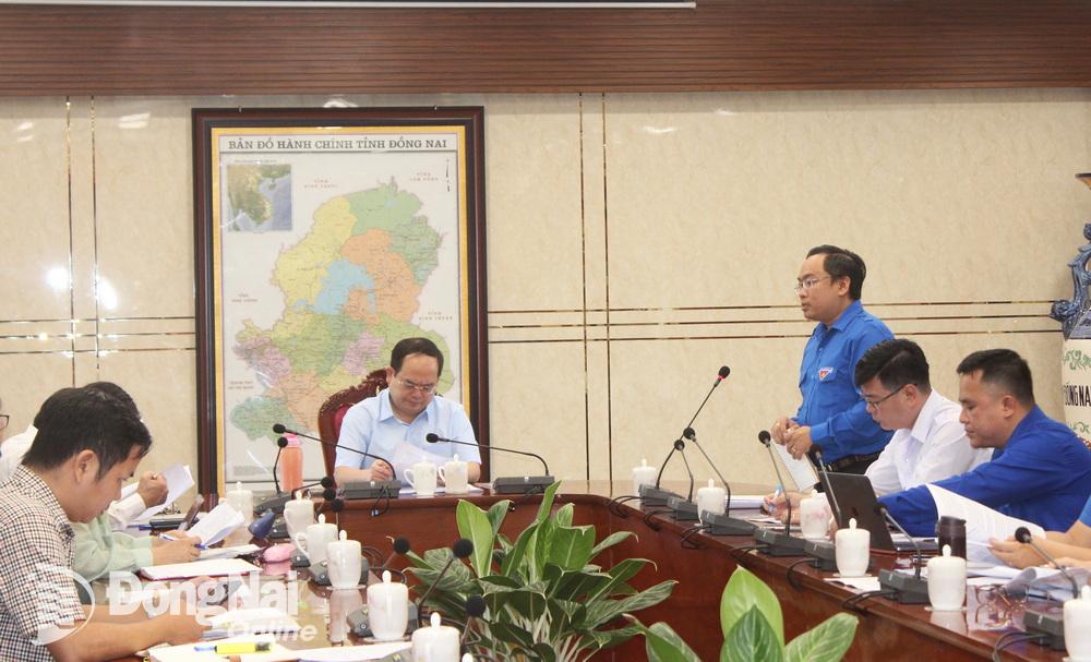 Bí thư Tỉnh đoàn Nguyễn Minh Kiên báo cáo kết quả công tác Đoàn và phong trào thiếu nhi tỉnh Đồng Nai năm 2023