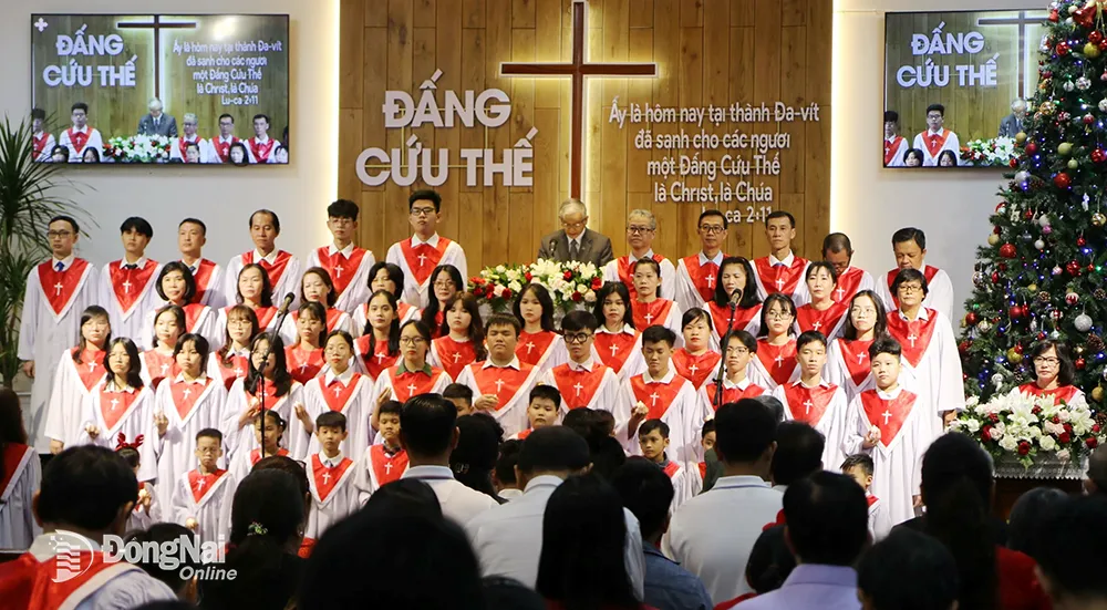 Người dân dự Thánh Lễ Giáng sinh tại Chi hội Tin Lành Tân Thành (P.Bửu Long, TP.Biên Hòa) 