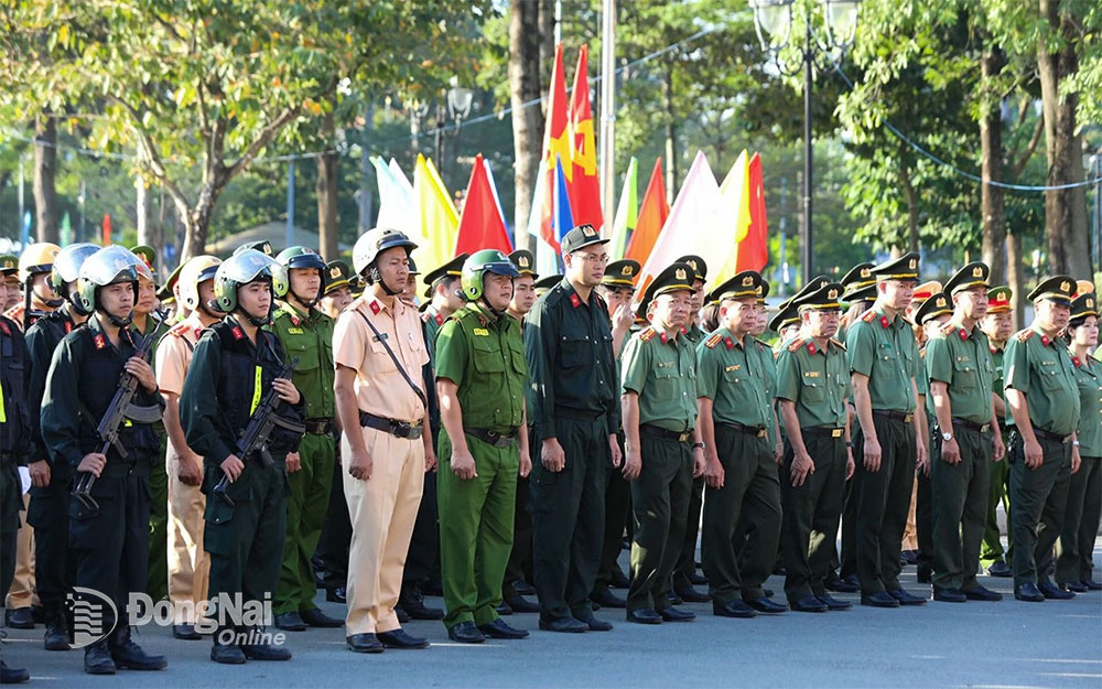 Các cán bộ, chiến sĩ thuộc các lực lượng nghiệp vụ Công an tỉnh tại buổi lễ ra quân. Ảnh: Trần Danh