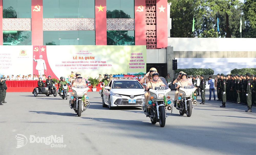 Lực lượng nghiệp vụ Công an tỉnh tổ chức diễu hành biểu trưng lực lượng tại buổi lễ